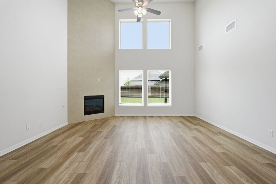 Spacious, unfurnished interior of a new home in La Terra, Celina (Image 25).
