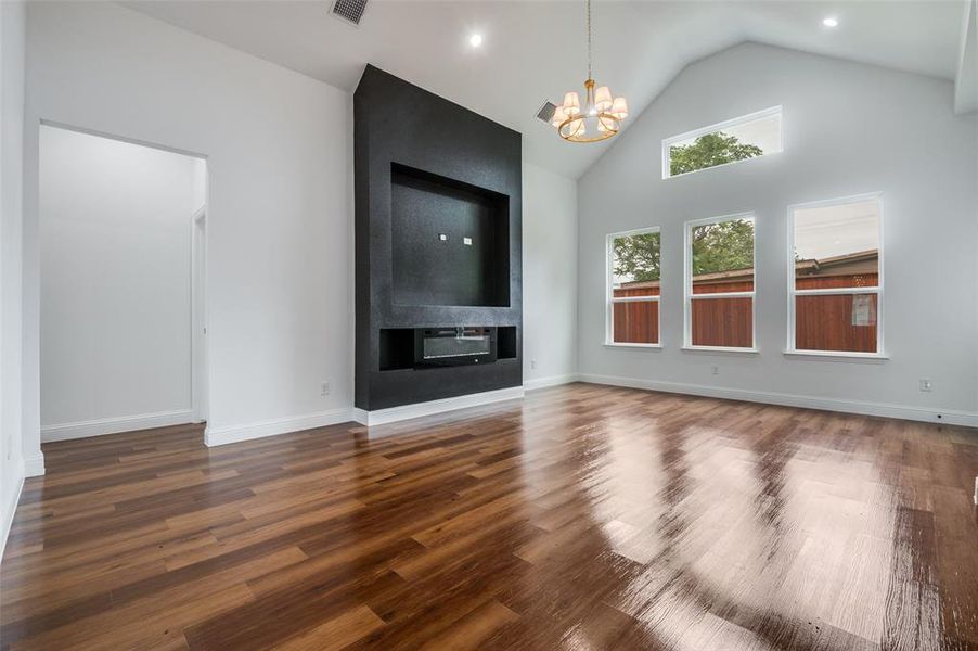 Spacious, unfurnished interior of a new home in , Waxahachie (Image 10).