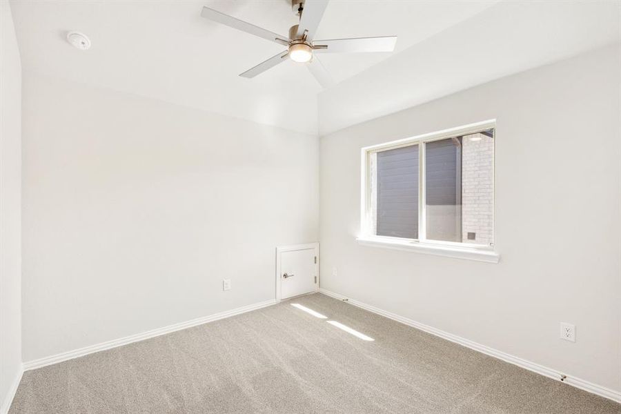 Spacious, unfurnished interior of a new home in Creekview Meadows, Pilot Point (Image 30).