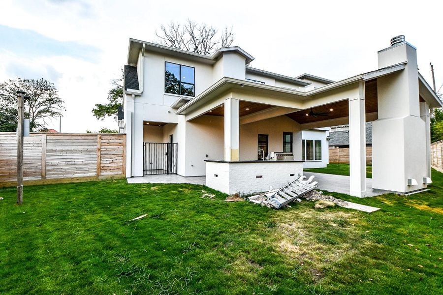 Exterior details and patio area of a home in , Houston (Image 33).