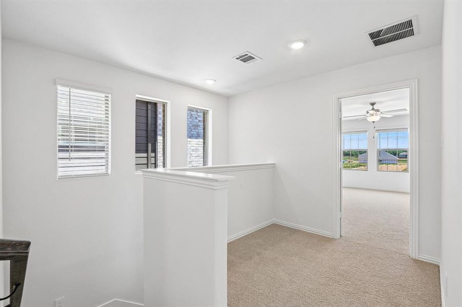 Spacious, unfurnished interior of a new home in Oak Ridge Park, Corinth (Image 19).