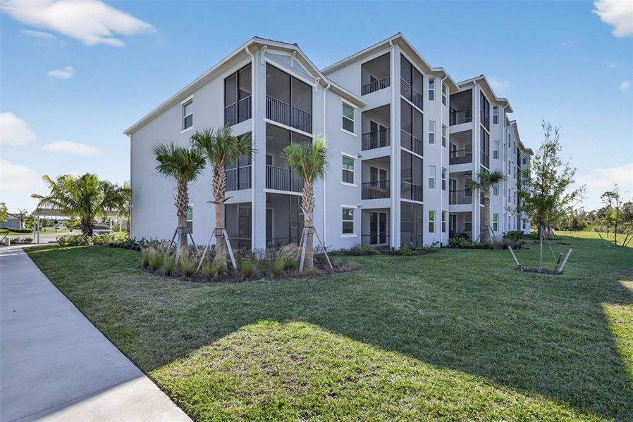 Condo located in Punta Gorda, FL showcasing its design and architecture (Image 34).