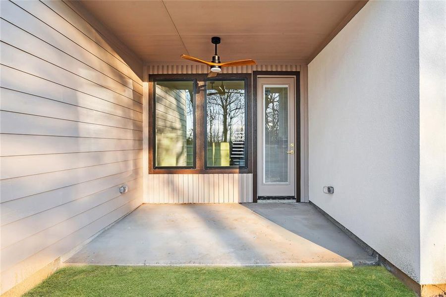 Exterior details and patio area of a home in , Dallas (Image 3).