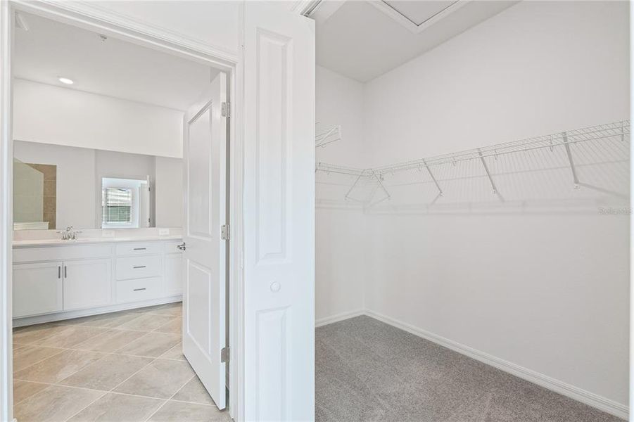 Spacious, unfurnished interior of a new home in Legends Cove, Bradenton (Image 28).