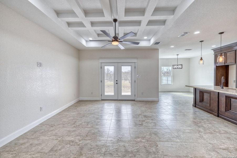Spacious, unfurnished interior of a new home in , Uvalde (Image 27).
