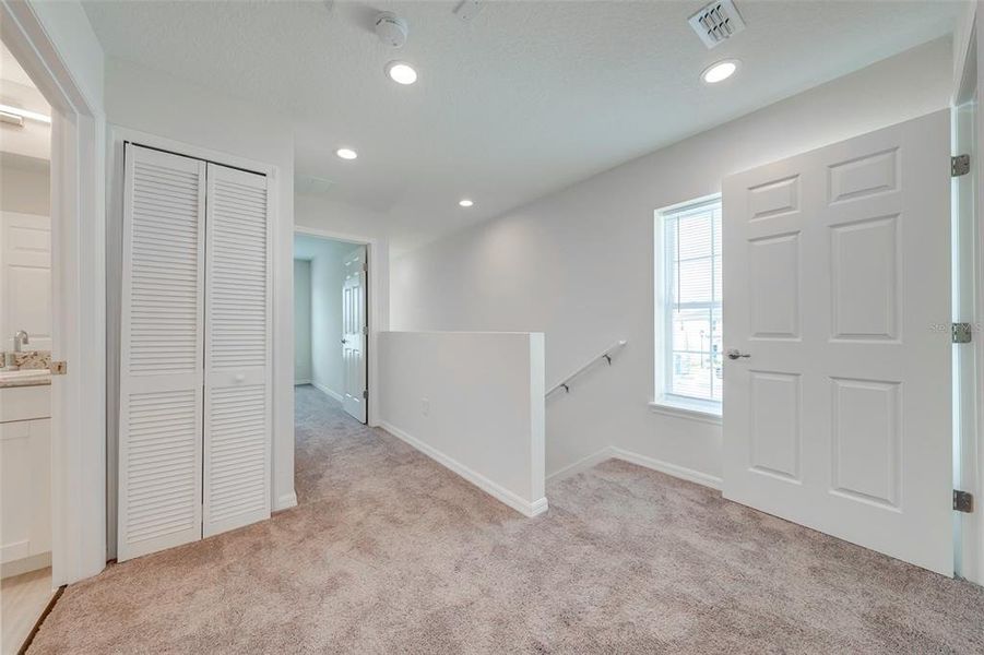 Spacious, unfurnished interior of a new home in , Kissimmee (Image 25).