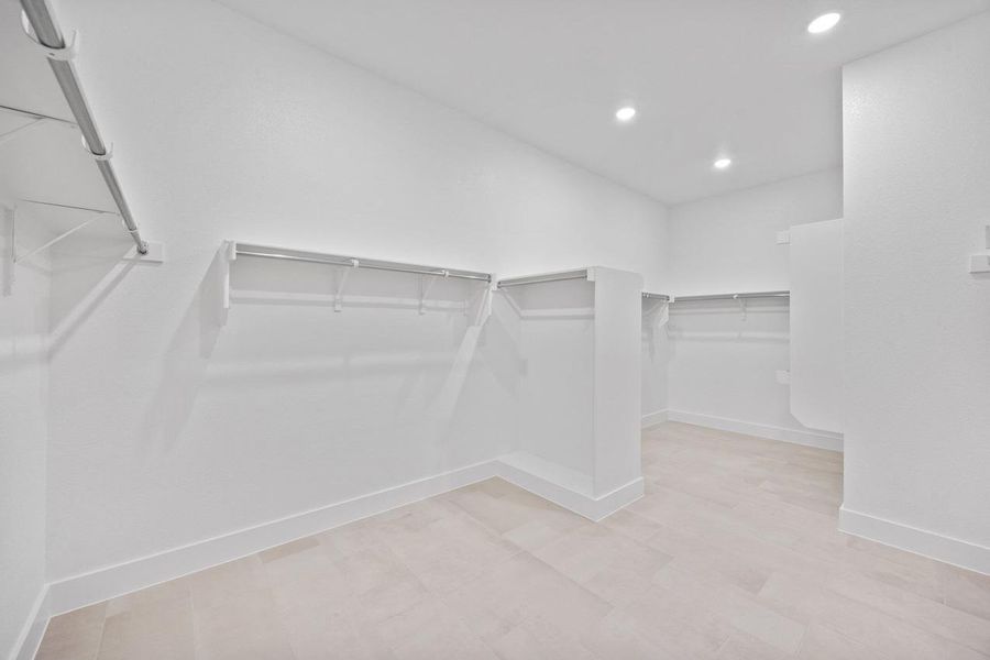 Spacious, unfurnished interior of a new home in Parkside On The River, Georgetown (Image 17).