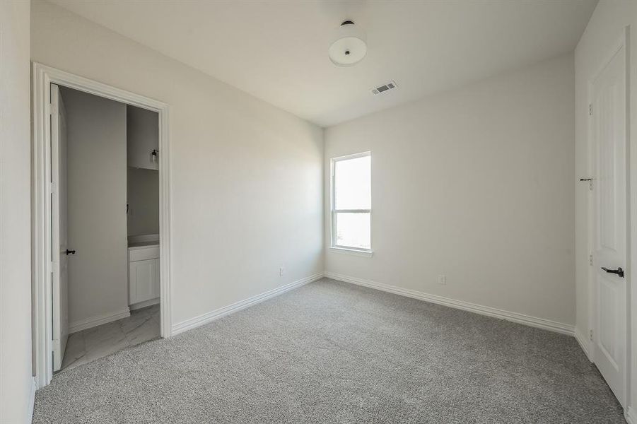 Spacious, unfurnished interior of a new home in Matthews Farms, Venus (Image 27).