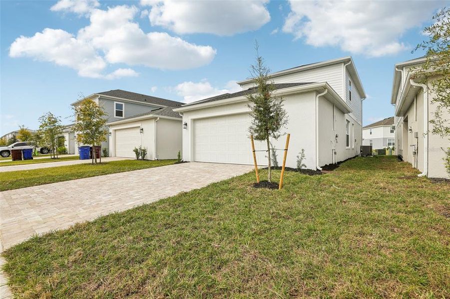 Exterior details and patio area of a home in Trinity Place, St. Cloud (Image 20).
