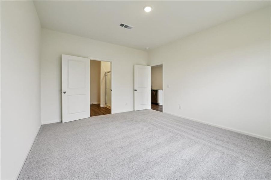 Spacious, unfurnished interior of a new home in Crescent Pointe, Carrollton (Image 26).
