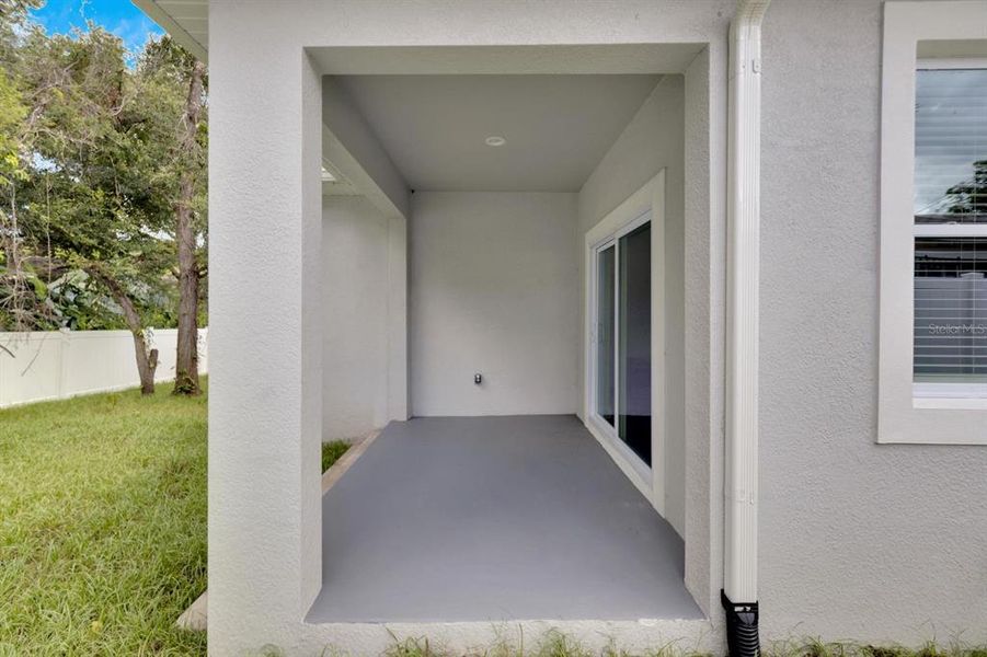 Exterior details and patio area of a home in , Tampa (Image 3).