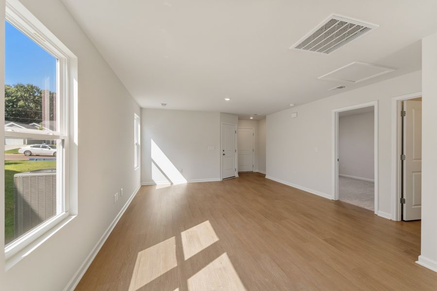 Spacious, unfurnished interior of a new home in Evergreen, Spartanburg (Image 11).