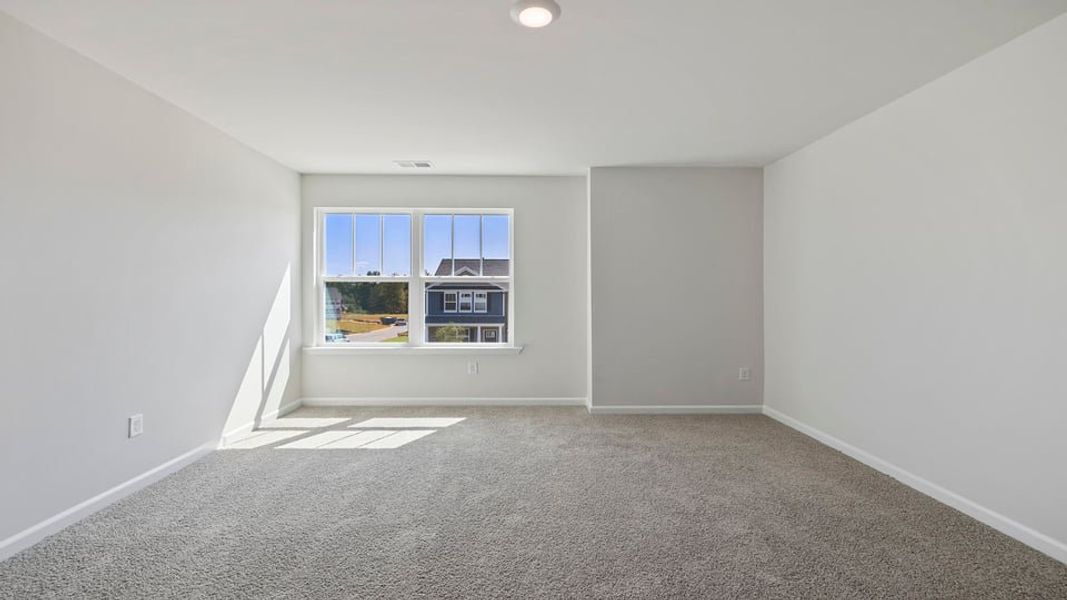 Spacious, unfurnished interior of a new home in Hunters Ridge, Woodruff (Image 22).