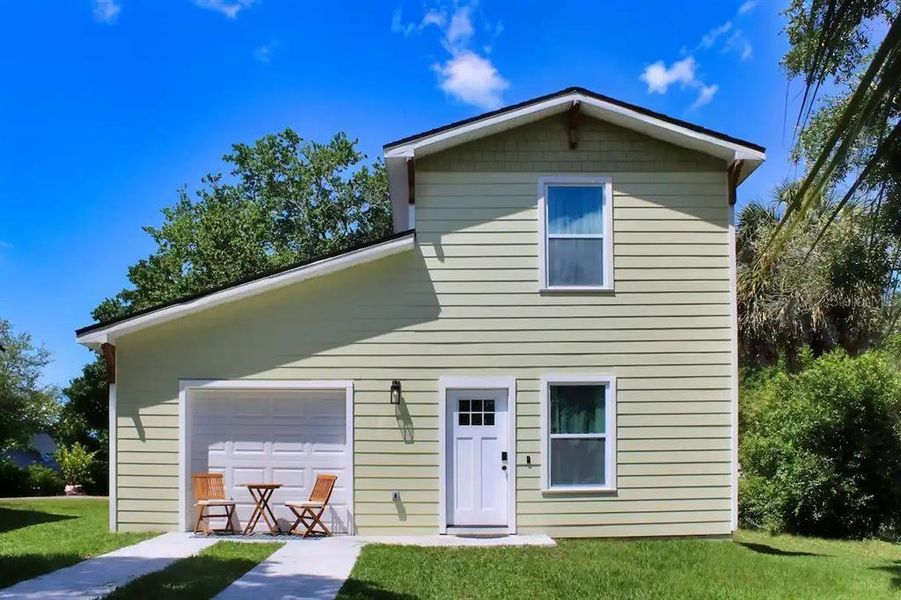 Exterior details and patio area of a home in , Tarpon Springs (Image 27).