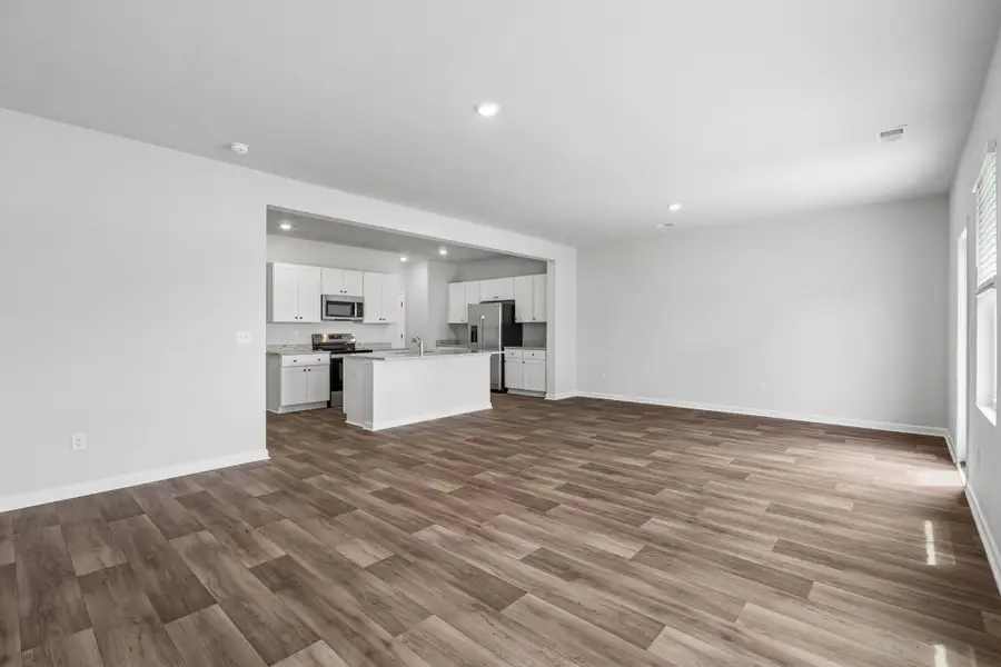 Spacious, unfurnished interior of a new home in Dawson Pointe, Summerville (Image 6).