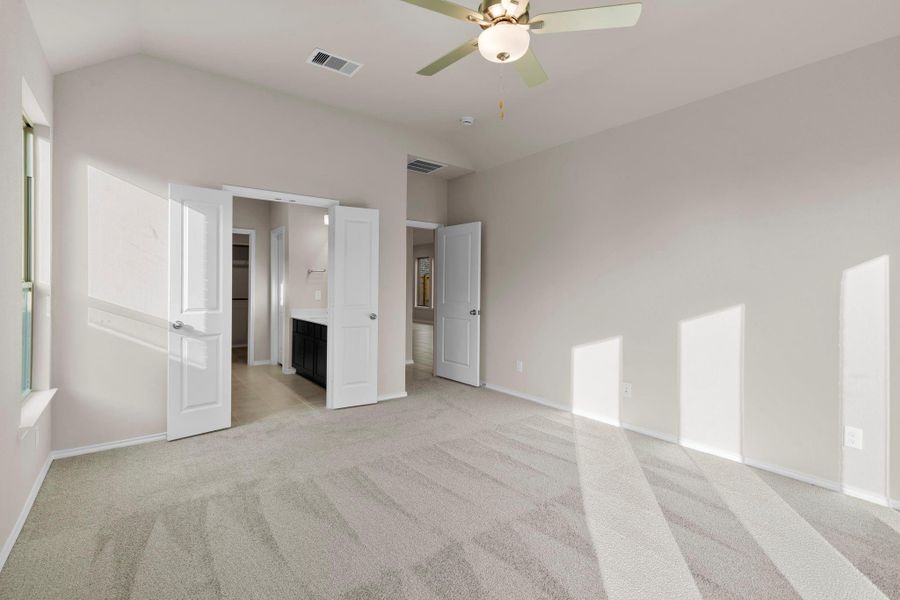 Spacious, unfurnished interior of a new home in The Trails, New Caney (Image 18).