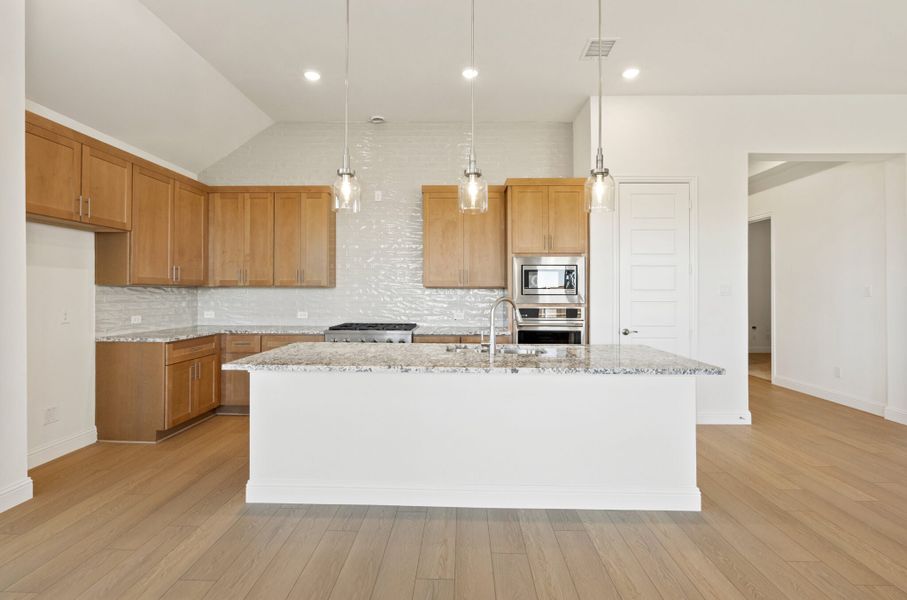 Furnished interior view inside a new home in Myrtle Creek, Waxahachie (Image 9).