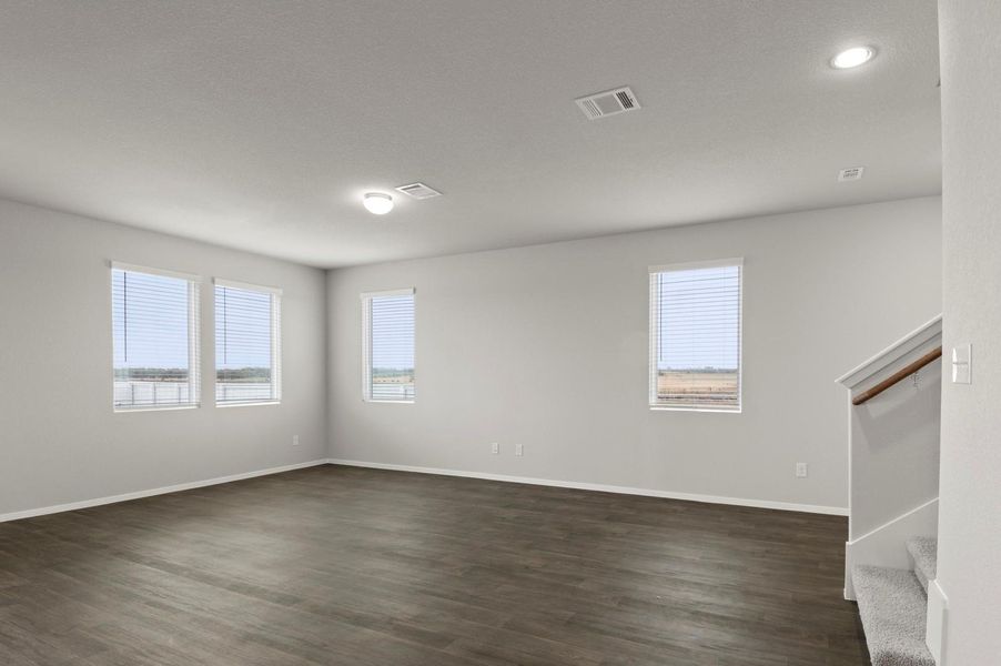 Spacious, unfurnished interior of a new home in Harvest Ridge, Elgin (Image 17).