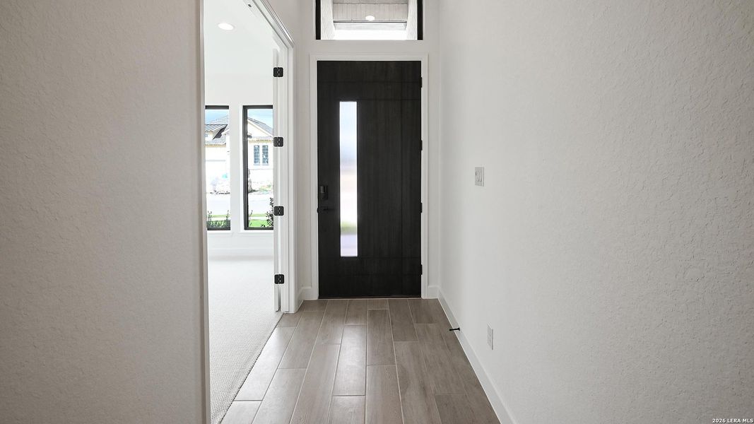 Spacious, unfurnished interior of a new home in Cibolo Valley Heights, Cibolo (Image 15).