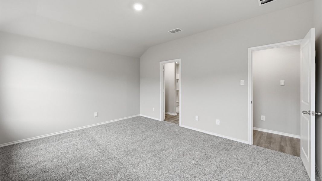 Representative unfurnished interior of a home built from the Easton by D.R. Horton in Hickory Grove, Krum (Image 27).