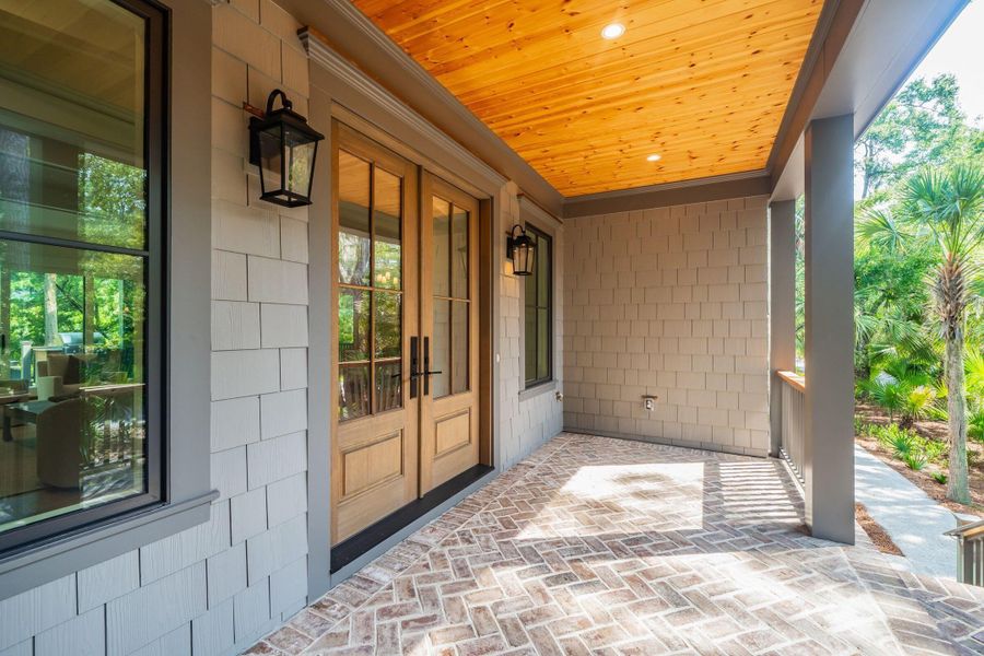 Exterior details and patio area of a home in , Kiawah Island (Image 36).