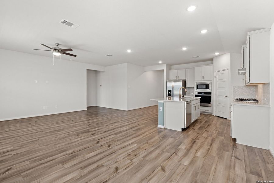 Spacious, unfurnished interior of a new home in Autry Pond, San Antonio (Image 16). Spacious, unfurnished interior of a new home in Autry Pond, San Antonio (Image 16).
