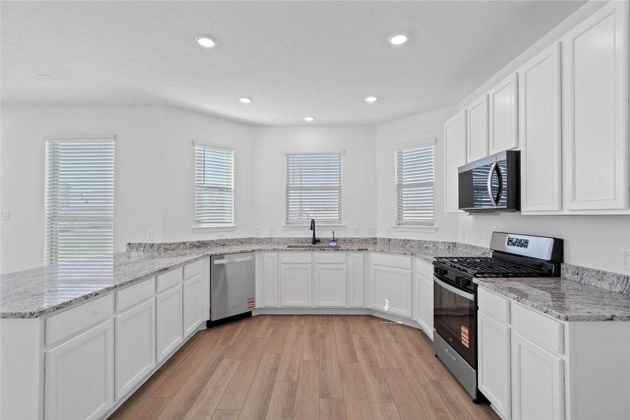 Furnished interior view inside a new home in Glendale Lakes, Arcola (Image 7). Furnished interior view inside a new home in Glendale Lakes, Arcola (Image 7).