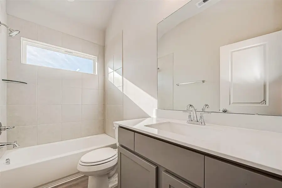 Image 5 of a home in King Oaks Village.