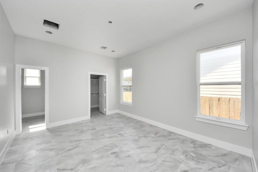 Spacious, unfurnished interior of a new home in , Houston (Image 14).