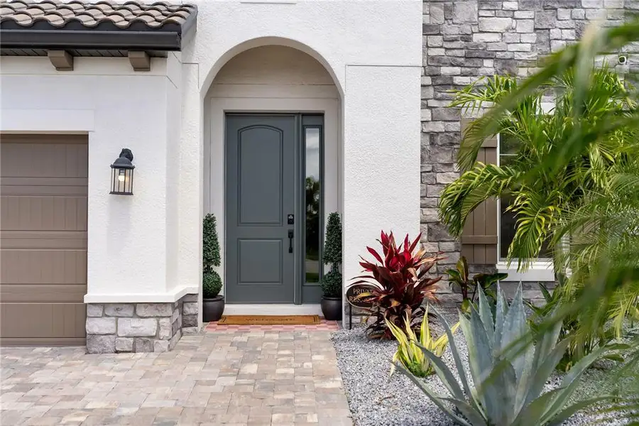 Exterior details and patio area of a home in , Bradenton (Image 27).