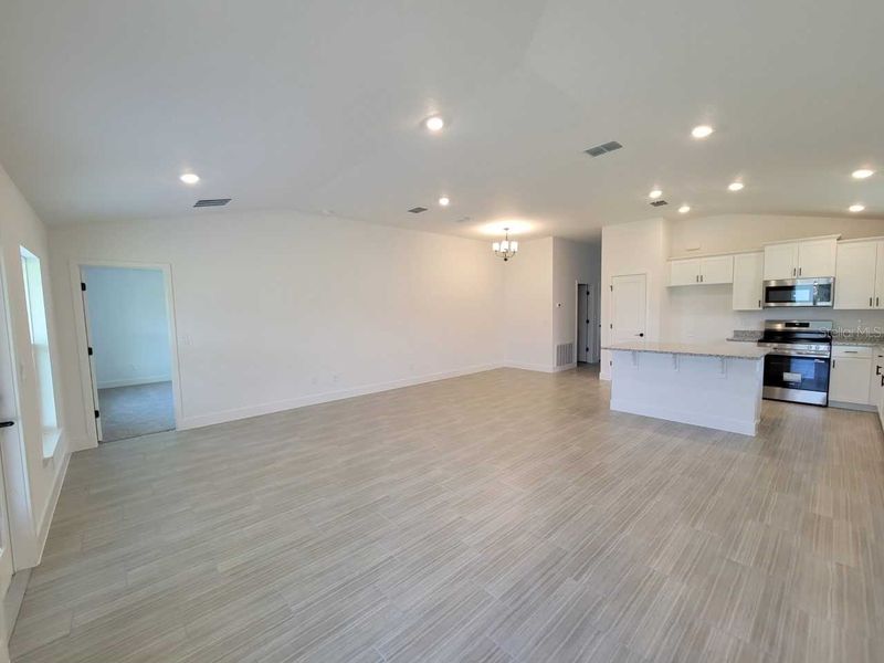 Spacious, unfurnished interior of a new home in Ocala Crossings South, Ocala (Image 13).