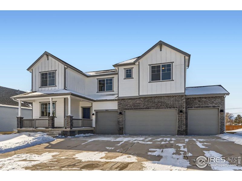 AMAZING 4 CAR GARAGE! 5 BEDROOMS, 4 BATH, LOFT AND OFFICE! MOVE-IN READY!