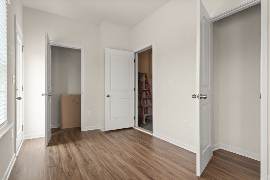 Spacious, unfurnished interior of a new home in Cantigny Park, Clarksville (Image 22).