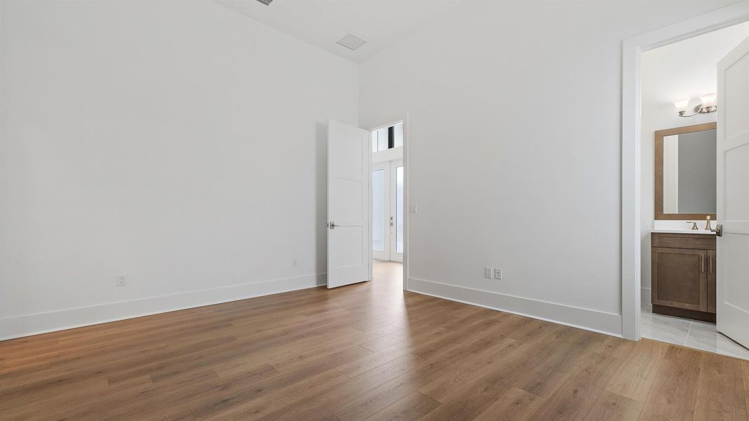 Spacious, unfurnished interior of a new home in Artistry Palm Beach, Palm Beach Gardens (Image 34).