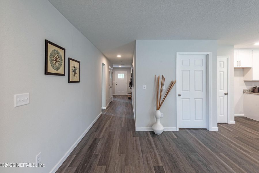 Spacious, unfurnished interior of a new home in , Jacksonville (Image 18).