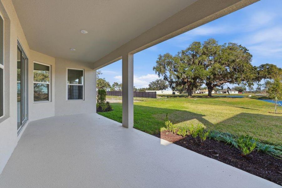 Exterior details and patio area of a home in Timber Ridge, Plant City (Image 3).