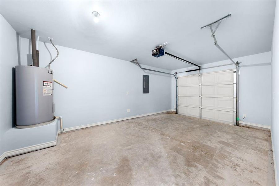 Spacious, unfurnished interior of a new home in , West Tawakoni (Image 22).