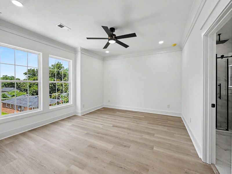 Spacious, unfurnished interior of a new home in , North Charleston (Image 20).