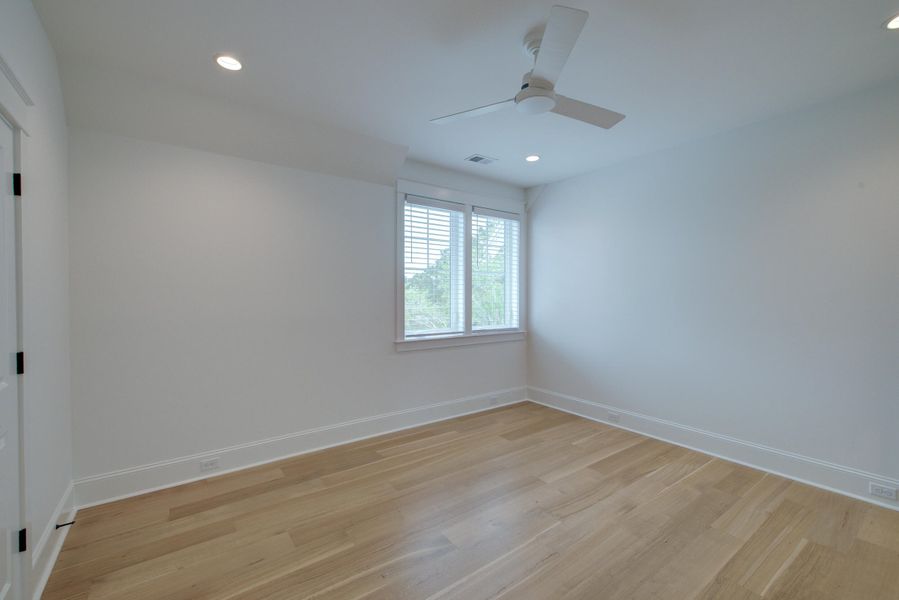 Spacious, unfurnished interior of a new home in Daniel Island Park, Charleston (Image 65).