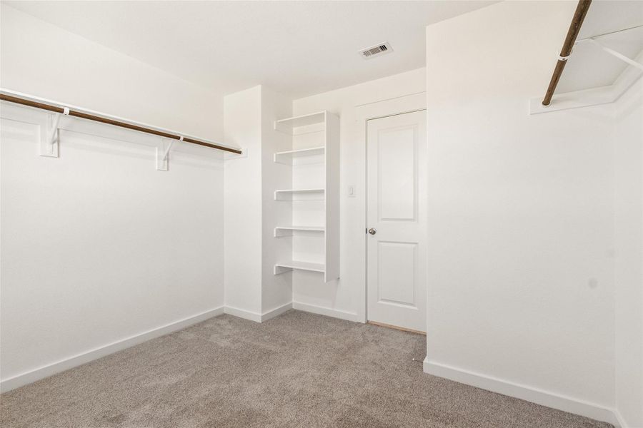 Spacious, unfurnished interior of a new home in Sunterra, Katy (Image 29).