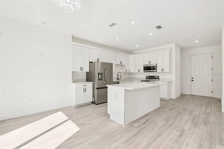 Furnished interior view inside a new home in , Orlando (Image 4).