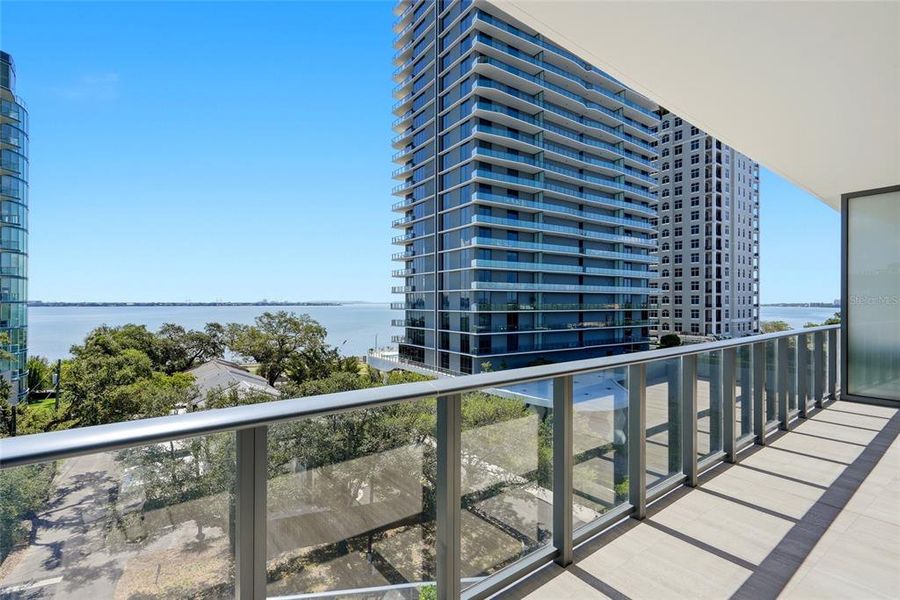 Condo located in Tampa, FL showcasing its design and architecture (Image 2). Condo located in Tampa, FL showcasing its design and architecture (Image 2).
