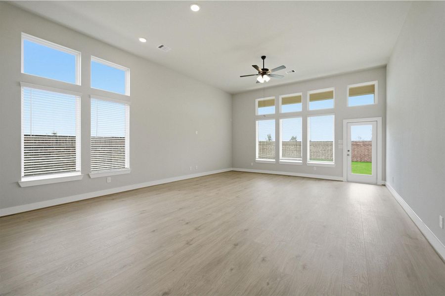 Spacious, unfurnished interior of a new home in Sunterra Lakes, Brookshire (Image 22). Spacious, unfurnished interior of a new home in Sunterra Lakes, Brookshire (Image 22).
