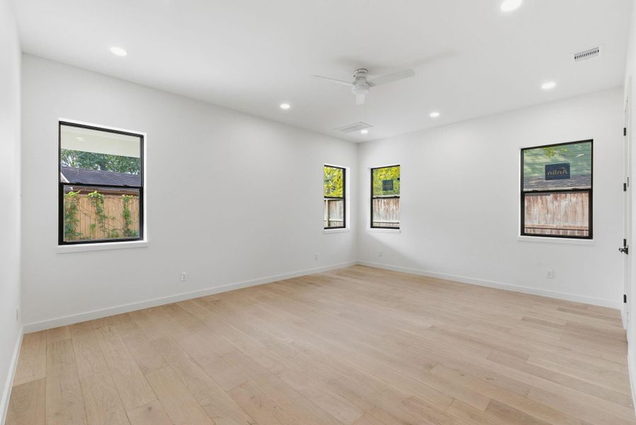 Spacious, unfurnished interior of a new home in , Houston (Image 32).