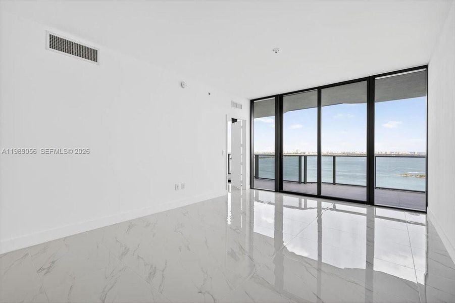 Spacious, unfurnished interior of a new home in , Miami (Image 35).
