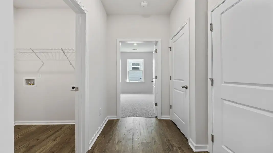 Spacious, unfurnished interior of a new home in Woodglen, Piedmont (Image 20).