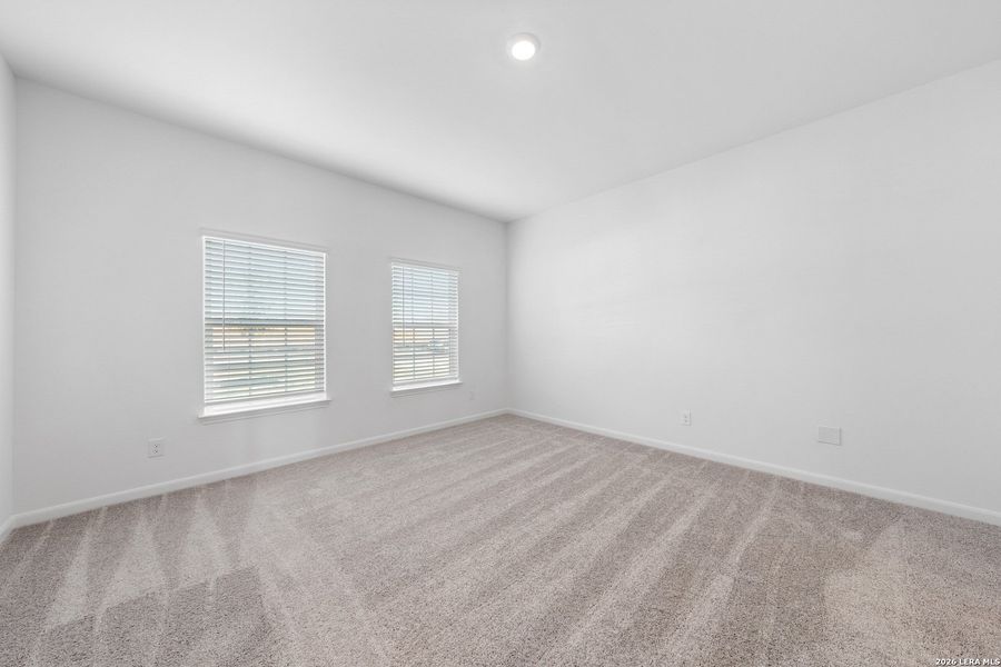 Spacious, unfurnished interior of a new home in Rosewood Estates, Lytle (Image 14).