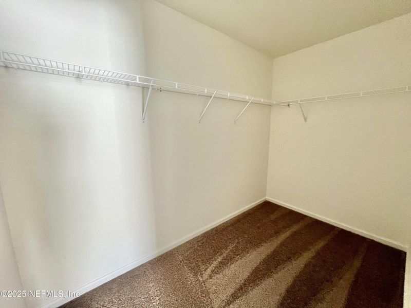 Spacious, unfurnished interior of a new home in , Jacksonville (Image 7).