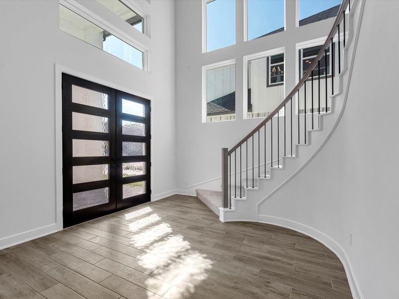 Spacious, unfurnished interior of a new home in Sienna, Missouri City (Image 12).
