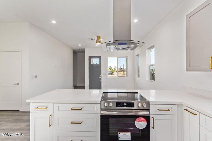 1913 W ADAMS Street 1913 W ADAMS Street